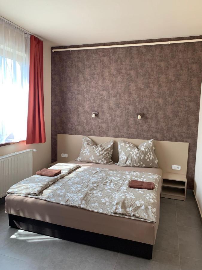 Balaton Apartmanhaz Siófok Buitenkant foto